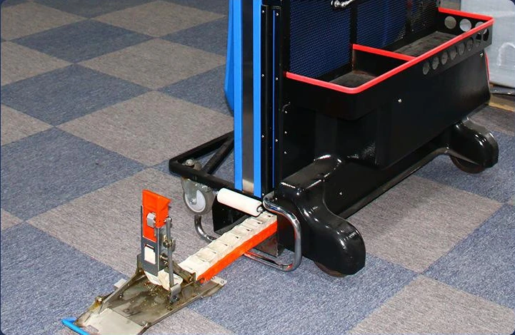 Original TP-800 strap-threading chain and pallet-side mechanism